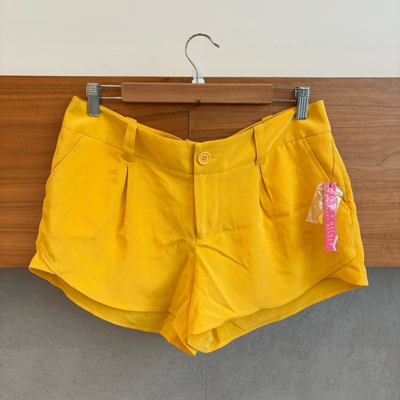 NWT alice + olivia Butterfly Sunflower Shorts, Size 10 - Picture 4 of 12